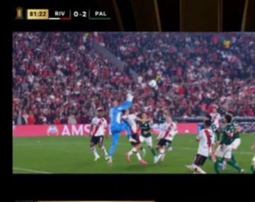 Polémica en el Monumental: el VAR anuló un posible penal para River ante Palmeiras