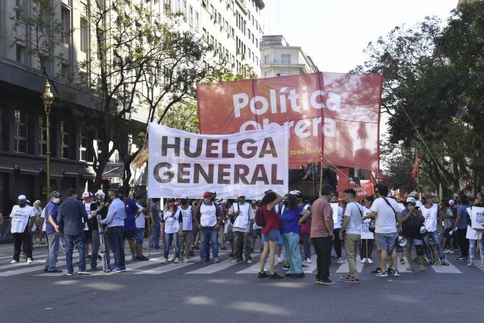 La izquierda marchó a Plaza de Mayo contra el acuerdo con el FMI