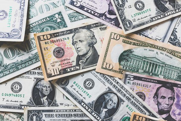 El dólar continúa al alza en diciembre.