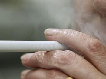 Un hombre muere porque su cigarrillo electrónico explotó