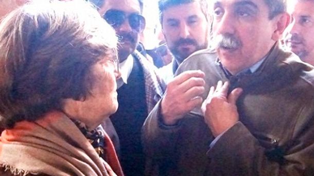 ¿La madre de qué ministro dijo que a su hijo le cortaron las piernas?