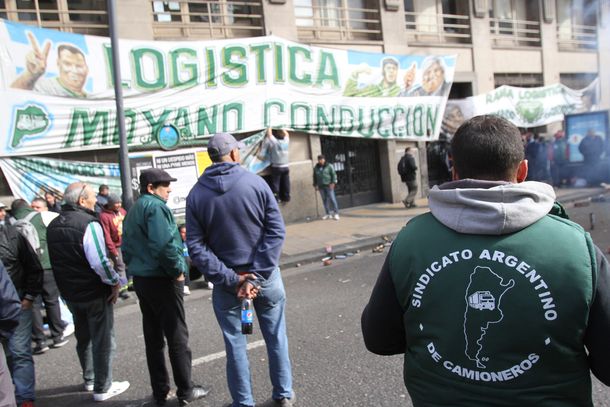 Camioneros rechazó una nueva oferta salarial y no descarta hacer un paro