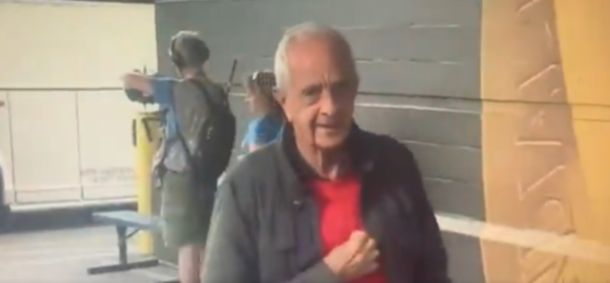 El suéter rojo de Rodolfo DOnofrio, presente y con chicana a Boca en la previa de River vs. Inter