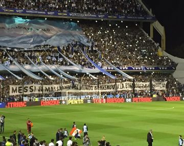 Bandera de Messi en la bombonera - Crédito: @juampireynoso