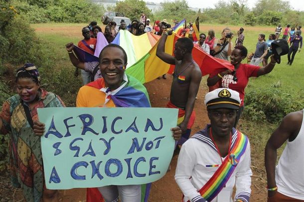 Promulgan en Uganda una ley que castiga con cadena perpetua las relaciones gay