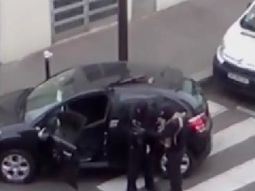 un nuevo video muestra a los hermanos kouachi huir tras el atentado en paris un nuevo video muestra a los hermanos kouachi huir tras el atentado en paris