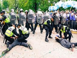 Polémico festejo de egresados de la escuela de cadetes de la Metropolitana