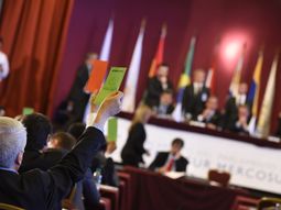 Diego Cuiñas dejará de ser el representante de Paraguay en el Parlasur. Diego Cuiñas dejará de ser el representante de Paraguay en el Parlasur.