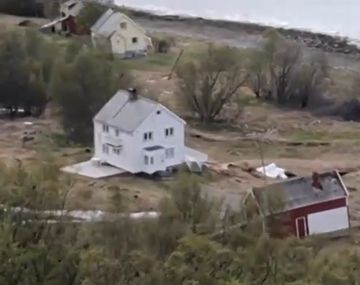 Impresionante: un desplazamiento de tierra arrastró varias casas hacia el mar en Noruega