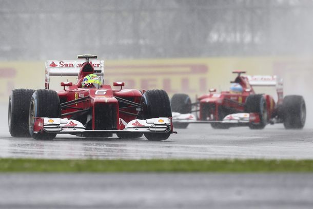 Alonso se quedó con la pole bajo la lluvia en Silverstone