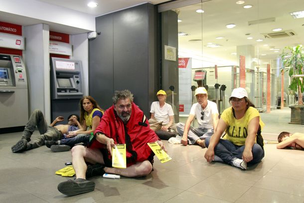Castells volvió a la protesta con una huelga de hambre