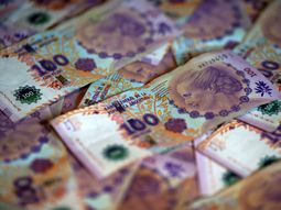 La moneda de Argentina no es atractiva para su tenencia en Uruguay por su alta inflación y sus recientes devaluaciones. La moneda de Argentina no es atractiva para su tenencia en Uruguay por su alta inflación y sus recientes devaluaciones.