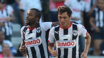 el ex boca nery cardozo se agarro a pinas con un companero en mexico el ex boca nery cardozo se agarro a pinas con un companero en mexico