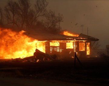 Incendios forestales arrasan con todo en Texas y Oklahoma