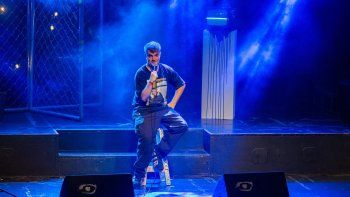 lucas lauriente cierra el ano con un show de stand up alucinante lucas lauriente cierra el ano con un show de stand up alucinante