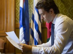 Sartori sigue sin atenerse a la ley de transparencia de los funcionarios públicos uruguayos. Sartori sigue sin atenerse a la ley de transparencia de los funcionarios públicos uruguayos.