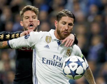 Sergio Ramos, luchando ante el Nápoli por Champions League