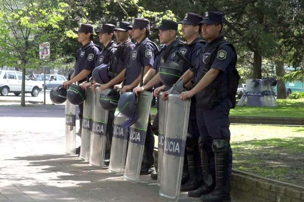 Policias en Plaza San Martin