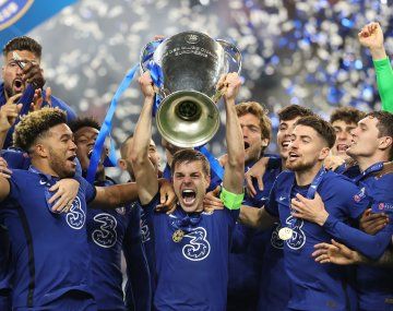 Un pancho en la cancha del campeón de la Champions