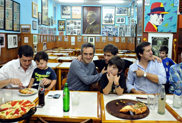 Recalde almorzó con Kicillof, Larroque y Wado a la espera de los resultados