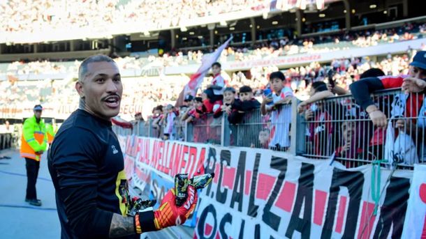 Ignacio Arce, el showman de Riestra: alfajores, lujos y atajadas en la histórica victoria ante River