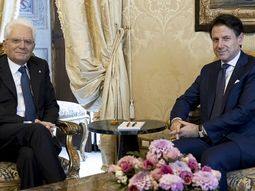 Mattarella recibió a Conte y le encargó que forme un gobierno de coalición
