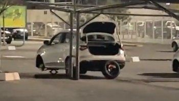 avellaneda: robaron ruedas de autos en el estacionamiento de un supermercado