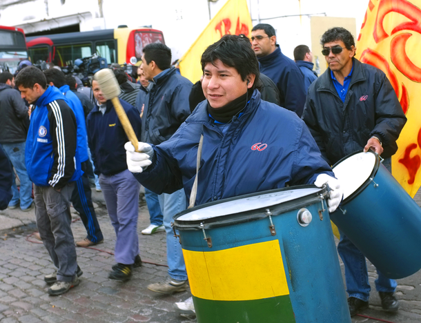 Choferes levantaron el piquete ante el avance de la Gendarmería