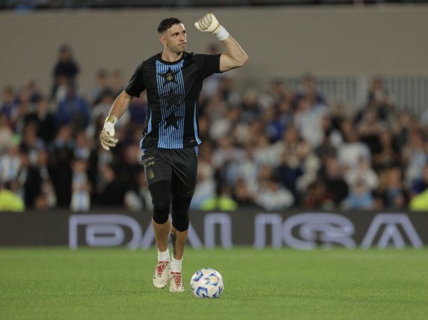 El motivo por el que Dibu Martínez no será titular en el amistoso de la Selección Argentina ante Angola