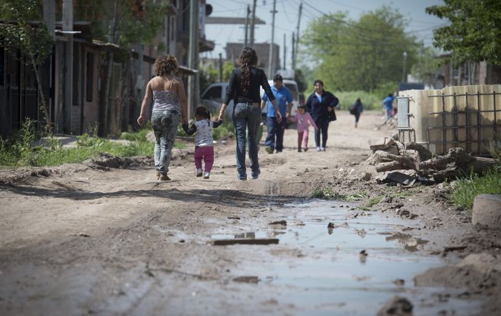 La pobreza trepó al 33 por ciento en 2016