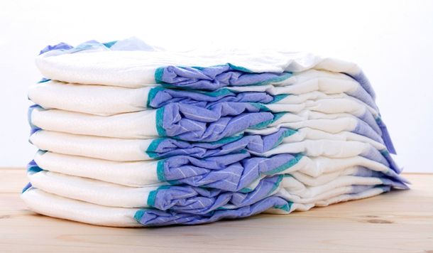 Prohíben el uso y comercialización de una marca de pañales para adultos
