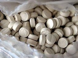 su hija cumplio 13 anos y le regalo pastillas de extasis su hija cumplio 13 anos y le regalo pastillas de extasis