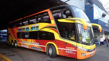 robo a un micro argentino: dos mujeres fueron obligadas a desnudarse robo a un micro argentino: dos mujeres fueron obligadas a desnudarse