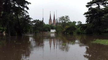 alerta roja en lujan por fuerte crecida del rio alerta roja en lujan por fuerte crecida del rio