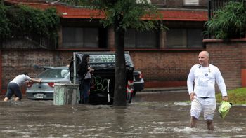 temporal en la ciudad y el conurbano: caos por rayos y anegamientos temporal en la ciudad y el conurbano: caos por rayos y anegamientos