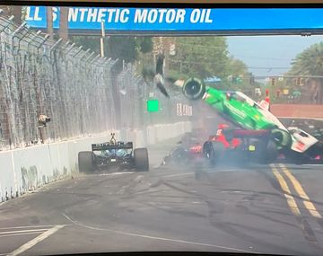 Terrible accidente en la IndyCar: el argentino Canapino se salvó de milagro
