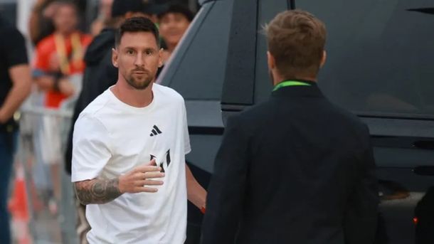 Messi ya se encuentra en el estadio a la espera de su presentación