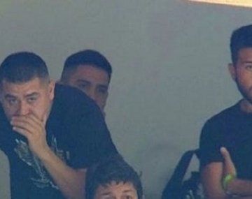 Indagan a Riquelme tras la asistencia de su hijo a la Bombonera