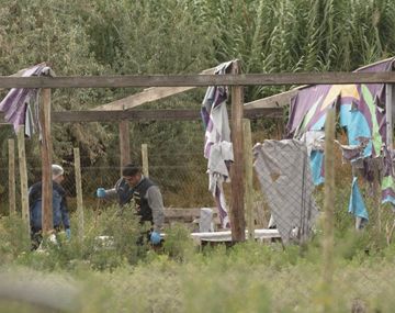 Tuvo a su bebé y lo enterró en el patio de su casa