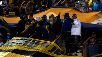 las fotos del lider de la 12 en la cancha de lanus las fotos del lider de la 12 en la cancha de lanus