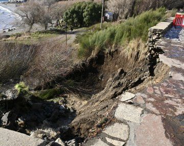Bariloche: se derrumbó un sector de la costanera 