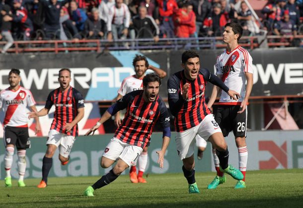 El delantero ya definió y arranca su carrera a puro festejo