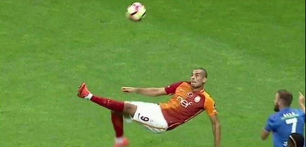 ¿El mejor del año? Terrible pirueta y golazo en el fútbol turco