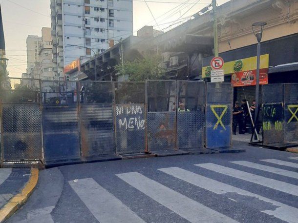 Once: nuevos allanamientos en depósitos de mercadería de manteros y tránsito cortado