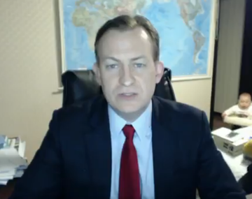 Daba una entrevista cuando sus hijas lo interrumpieron