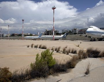 El abandonado Aeropuerto Internacional de Ellinikon es un símbolo de las ruinas del FMI en Grecia
