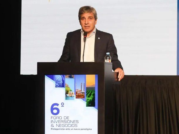 Luis Caputo reconoció que hay precios caros en dólares: La solución no es devaluar