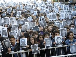 A 21 años del atentado, AMIA pidió a presidenciales saldar la deuda