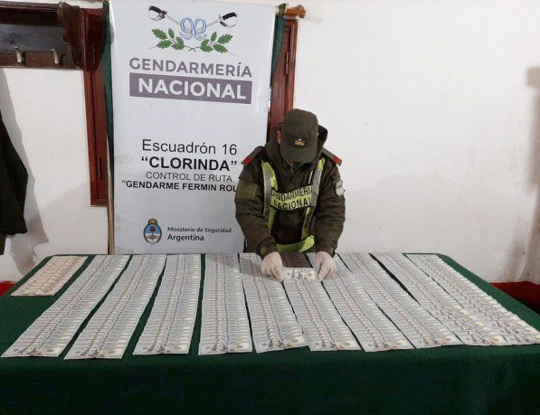 Formosa: hallan casi 40 mil dólares escondidos en la fusilera de un camión paraguayo