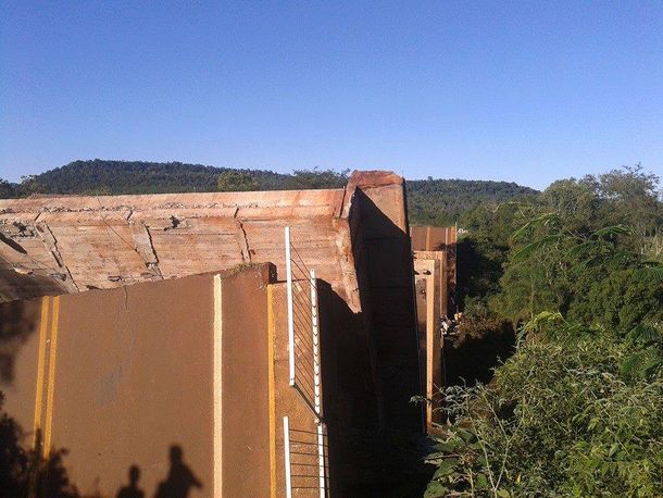Se partió un puente en Misiones: hay un muerto y al menos 30 heridos